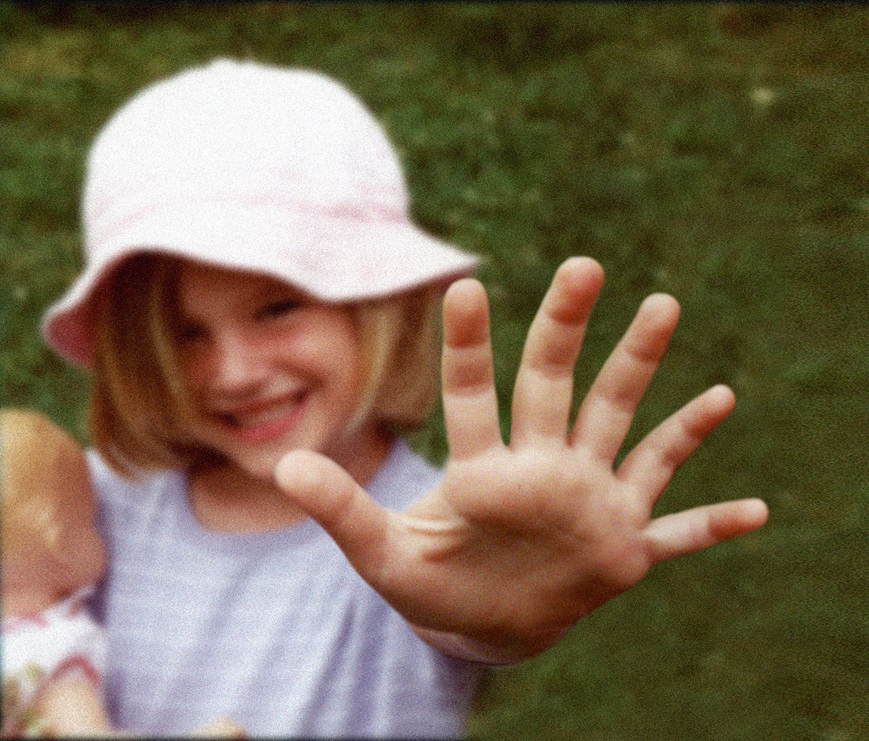 2001_05_EMMA_six_fingers_crop
